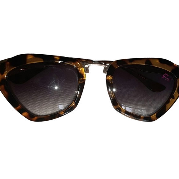 BETSY JOHNSON Cateye Cheetah Print Sunglasses - Picture 1 of 6